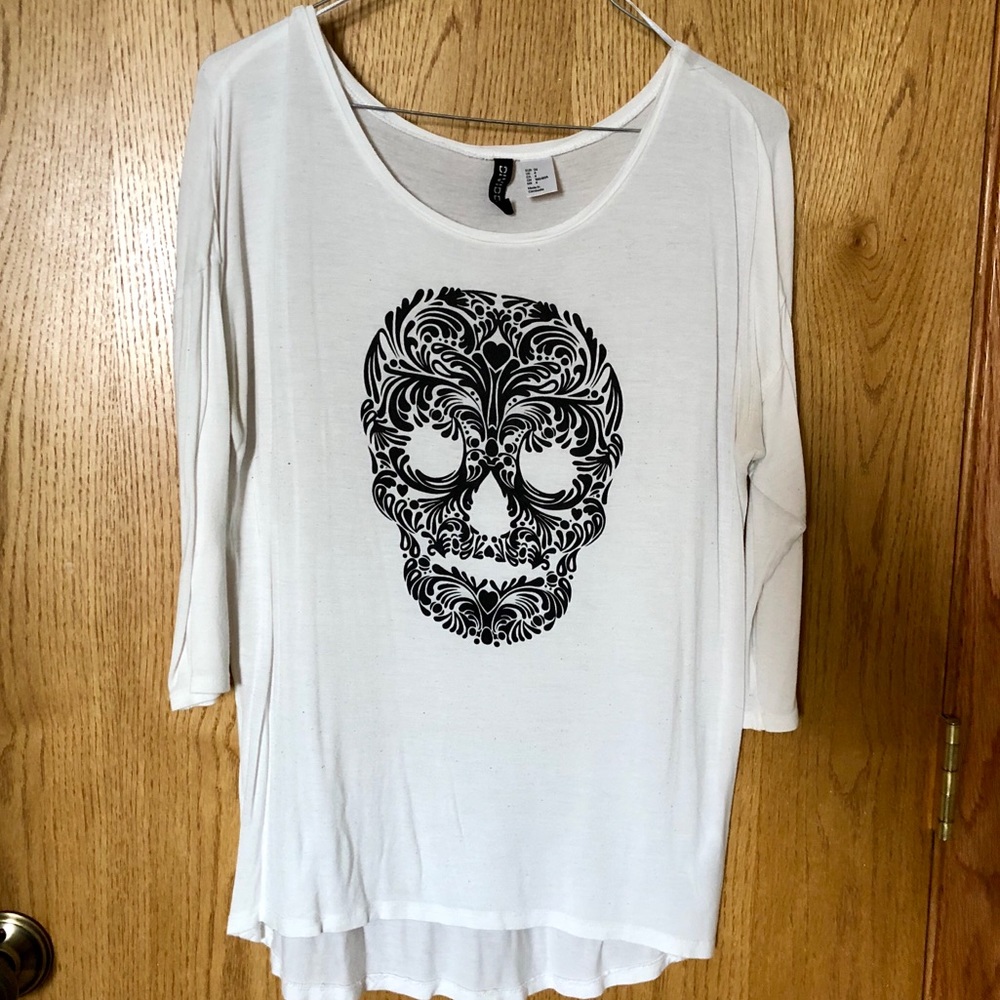 Divided brand quarter sleeved shirt